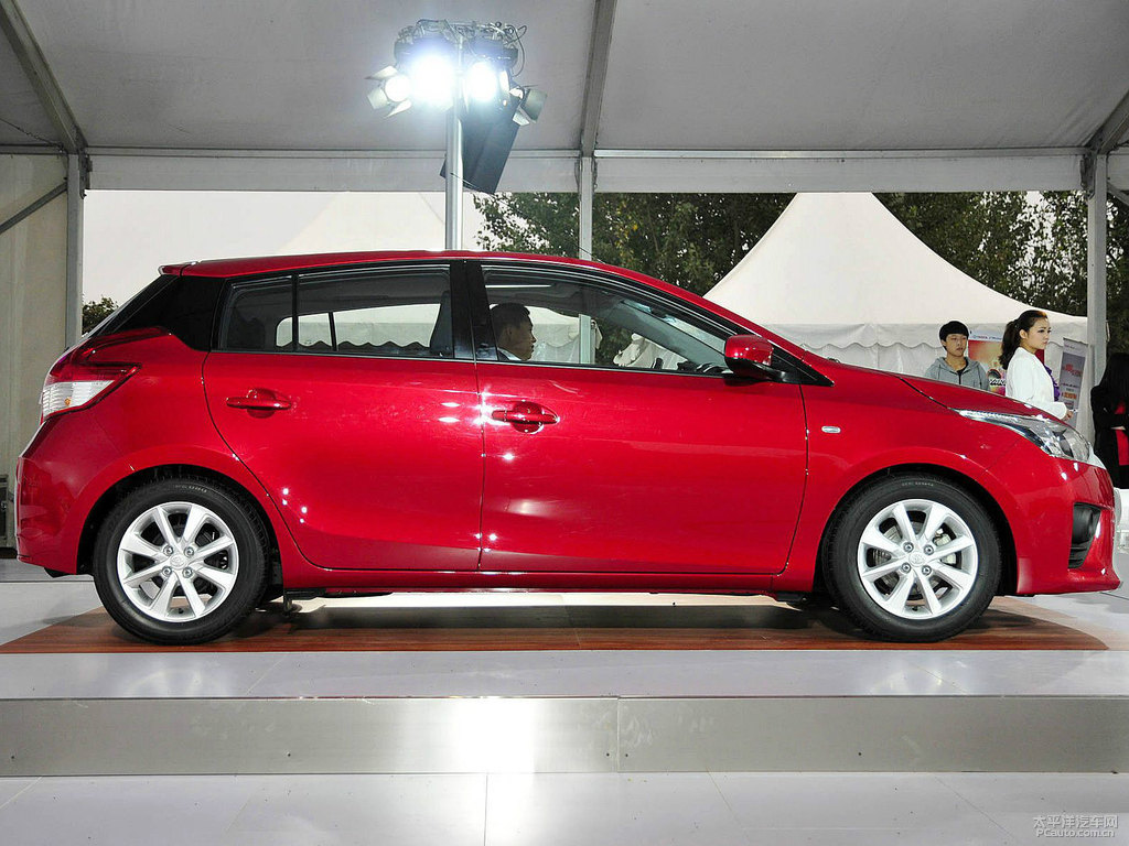 珊瑚紅YARiS L 致炫整車外觀外觀圖片