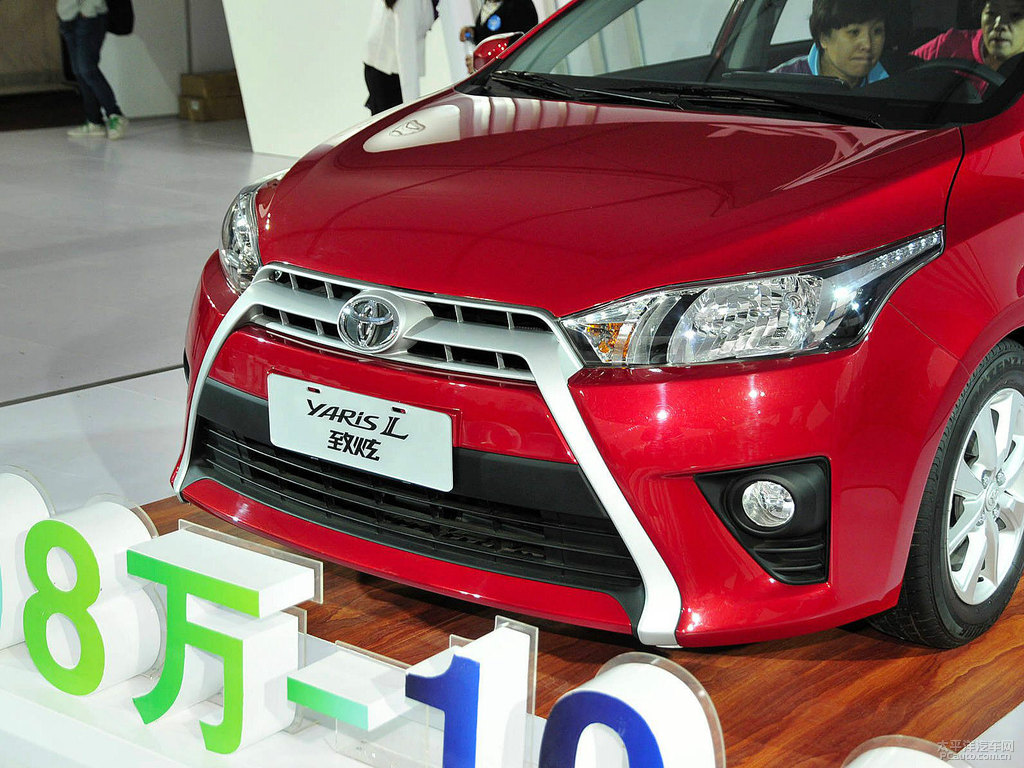 珊瑚紅YARiS L 致炫車頭外觀圖片
