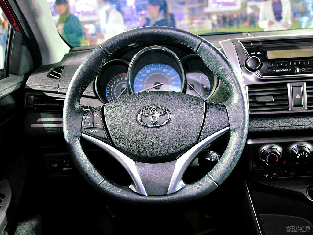 珊瑚紅YARiS L 致炫中控內(nèi)飾圖片