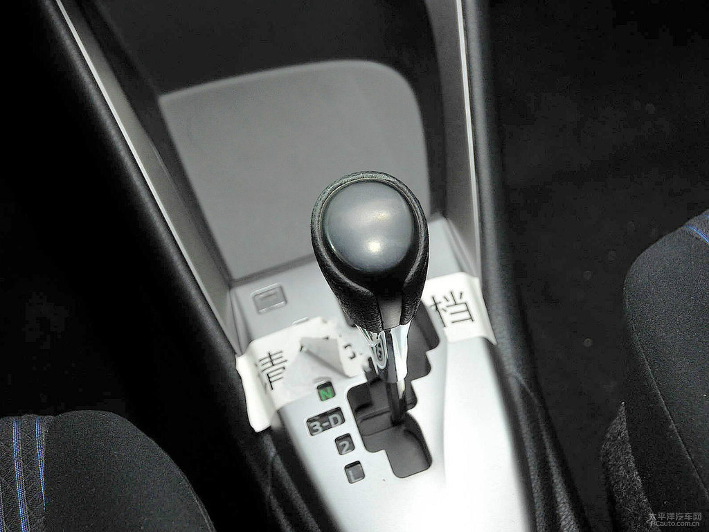 珊瑚紅YARiS L 致炫中控內(nèi)飾圖片