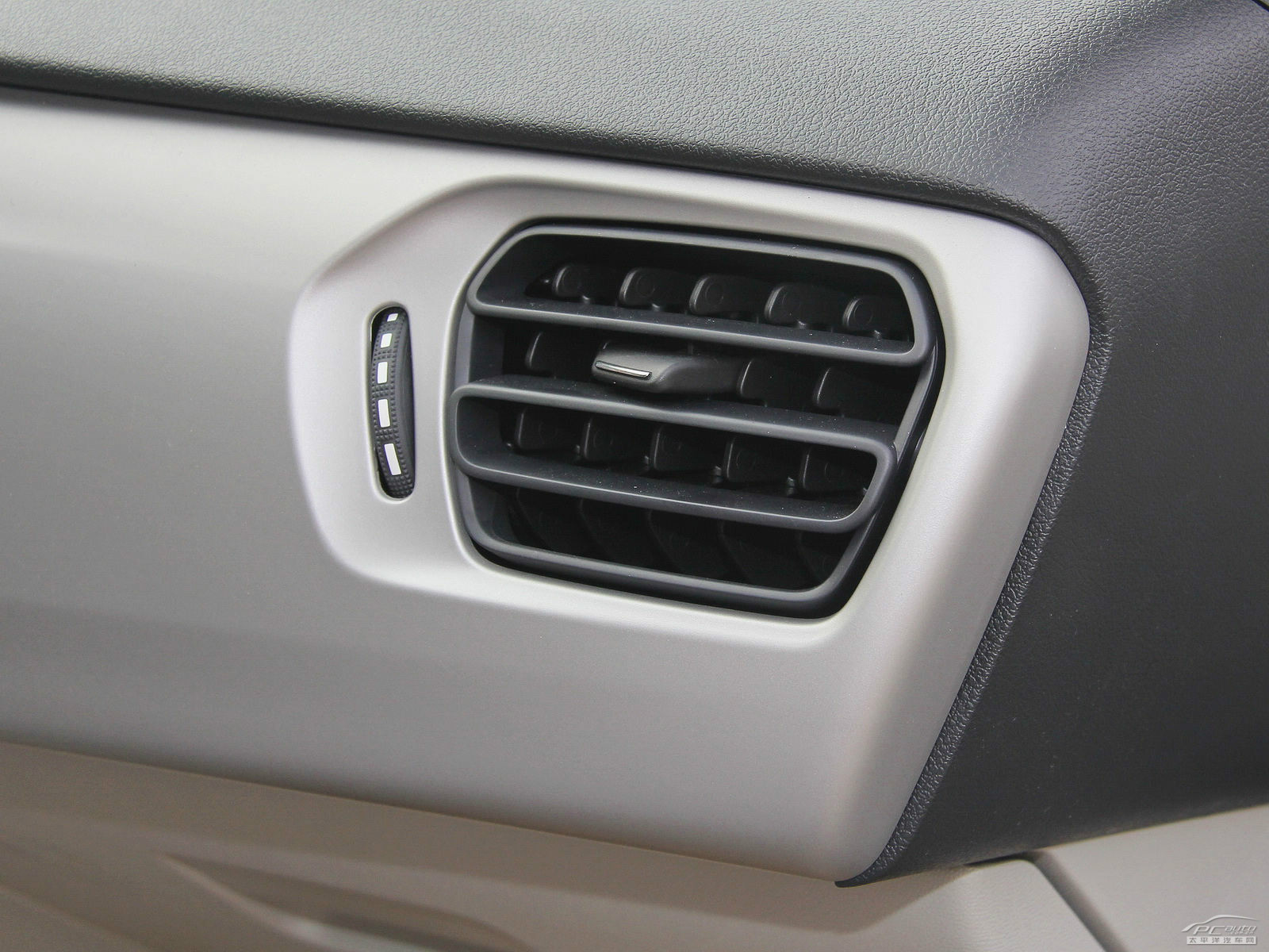 全新愛麗舍內(nèi)飾高清大圖