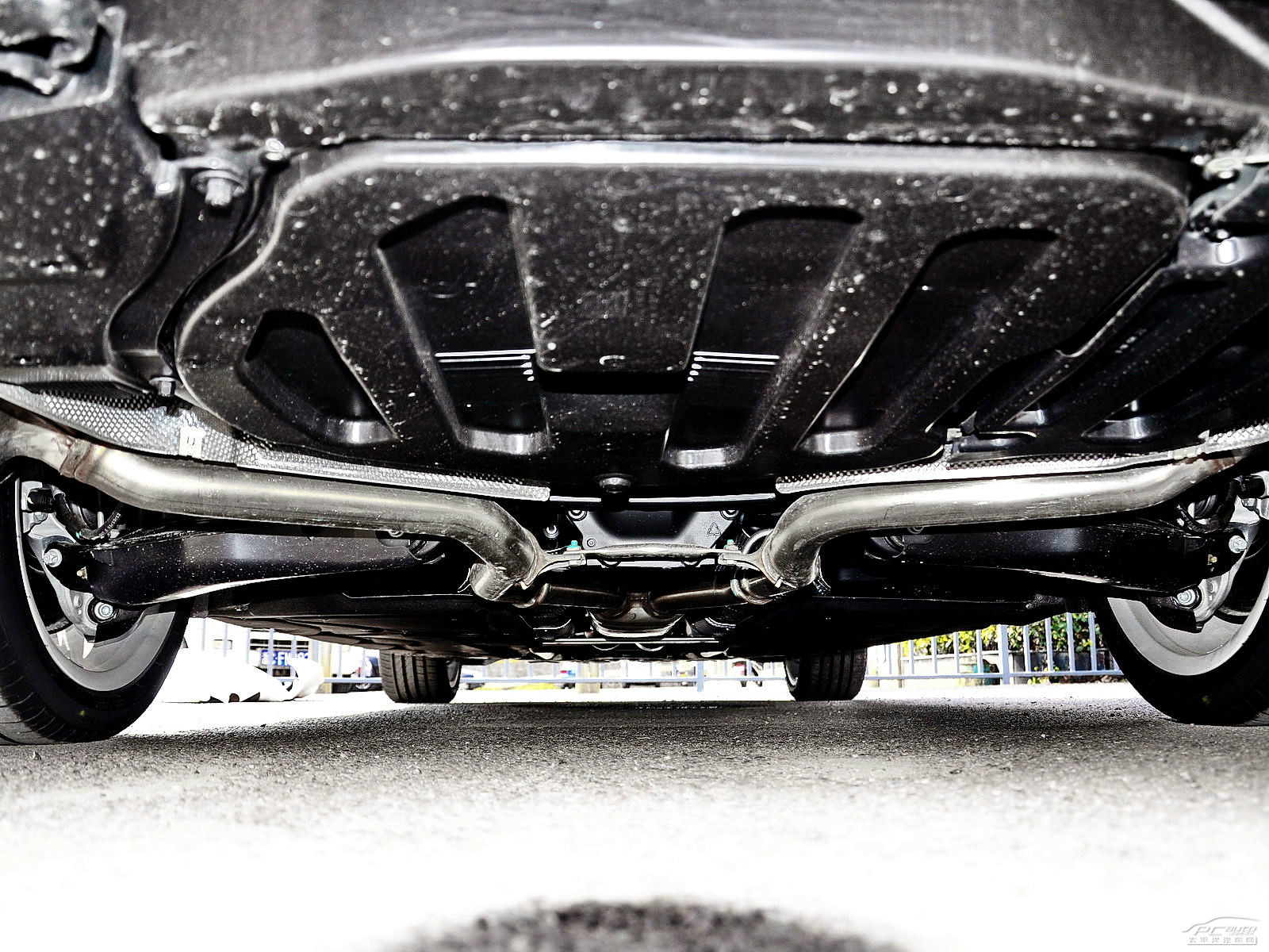 奔馳E級細節(jié)高清大圖