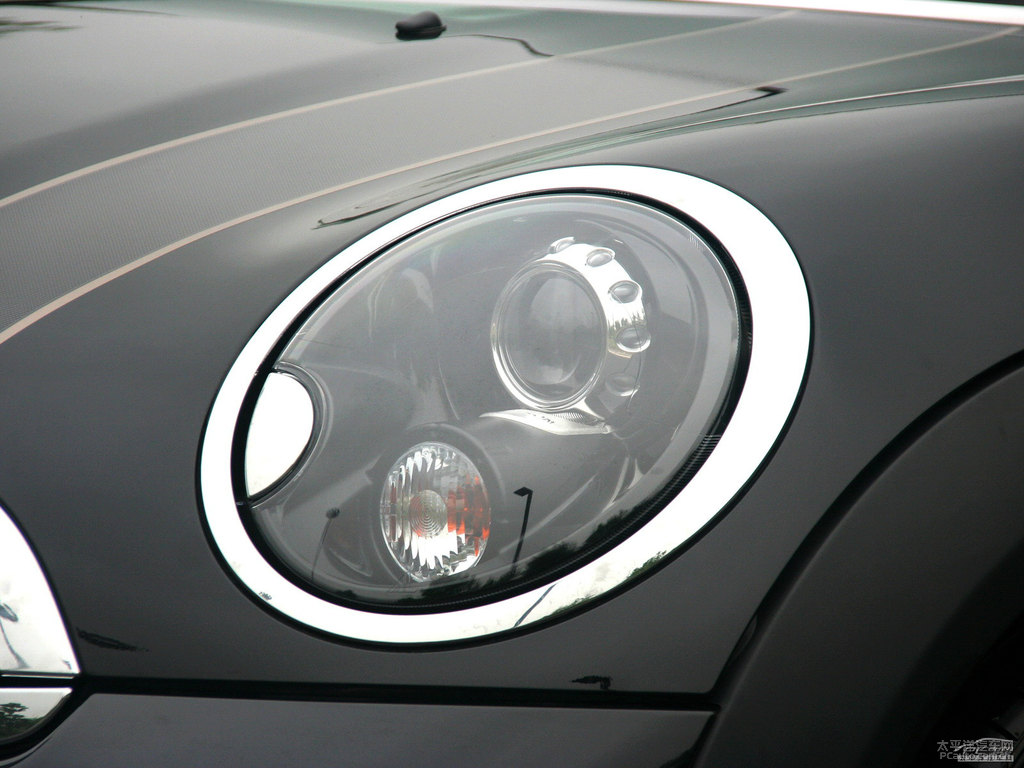 子夜黑MINI CLUBMAN車(chē)頭外觀圖片