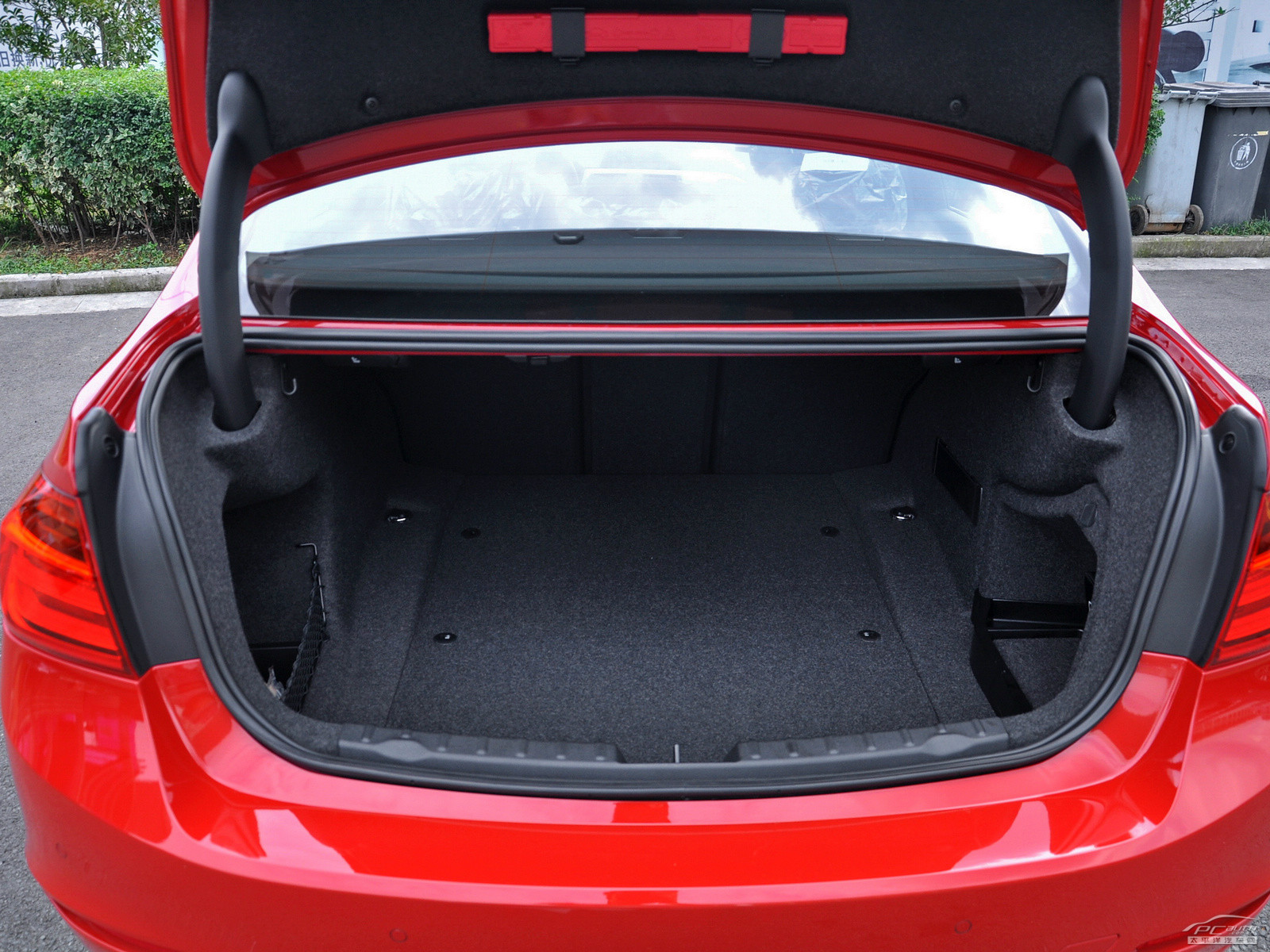 寶馬3系空間高清大圖