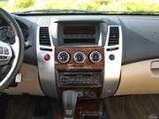 2013款 3.0L 自動兩驅(qū)豪華型 2013款 3.0L 自動兩驅(qū)豪華型