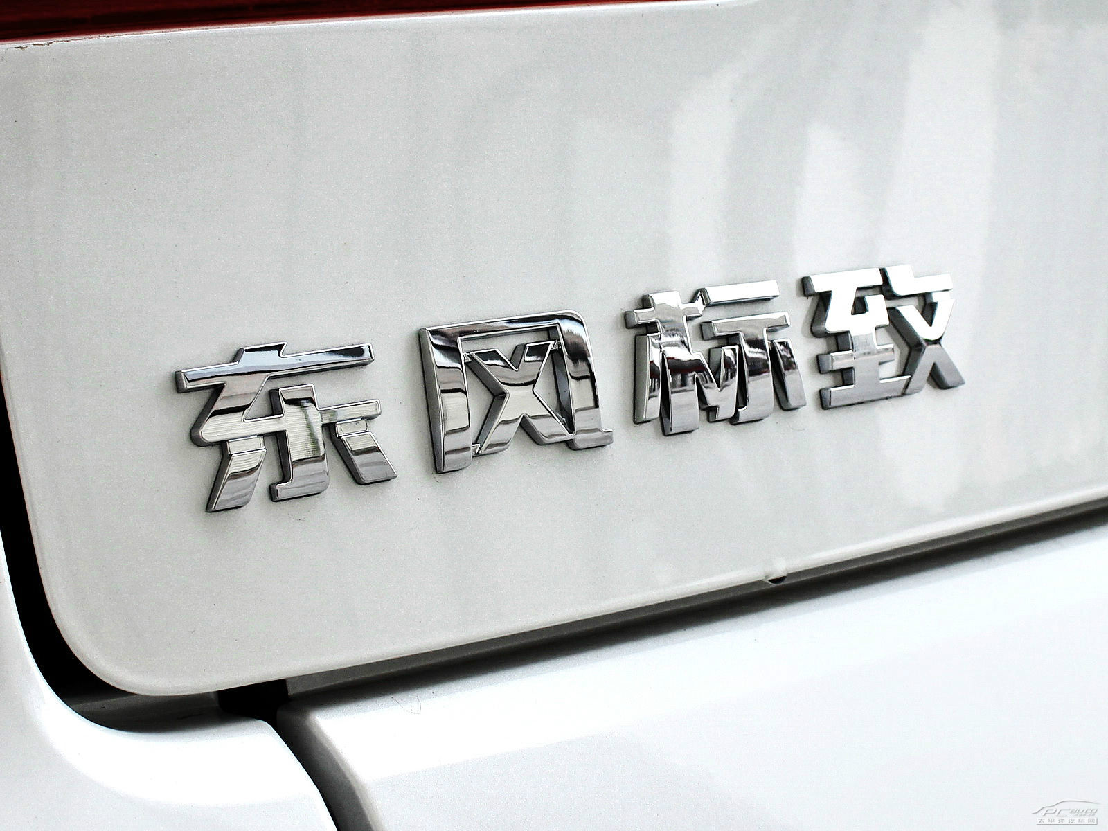 標(biāo)致3008外觀高清大圖