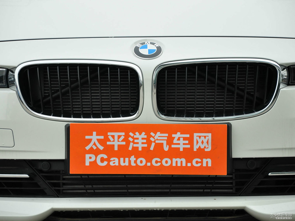 雪山白寶馬3系車頭外觀圖片