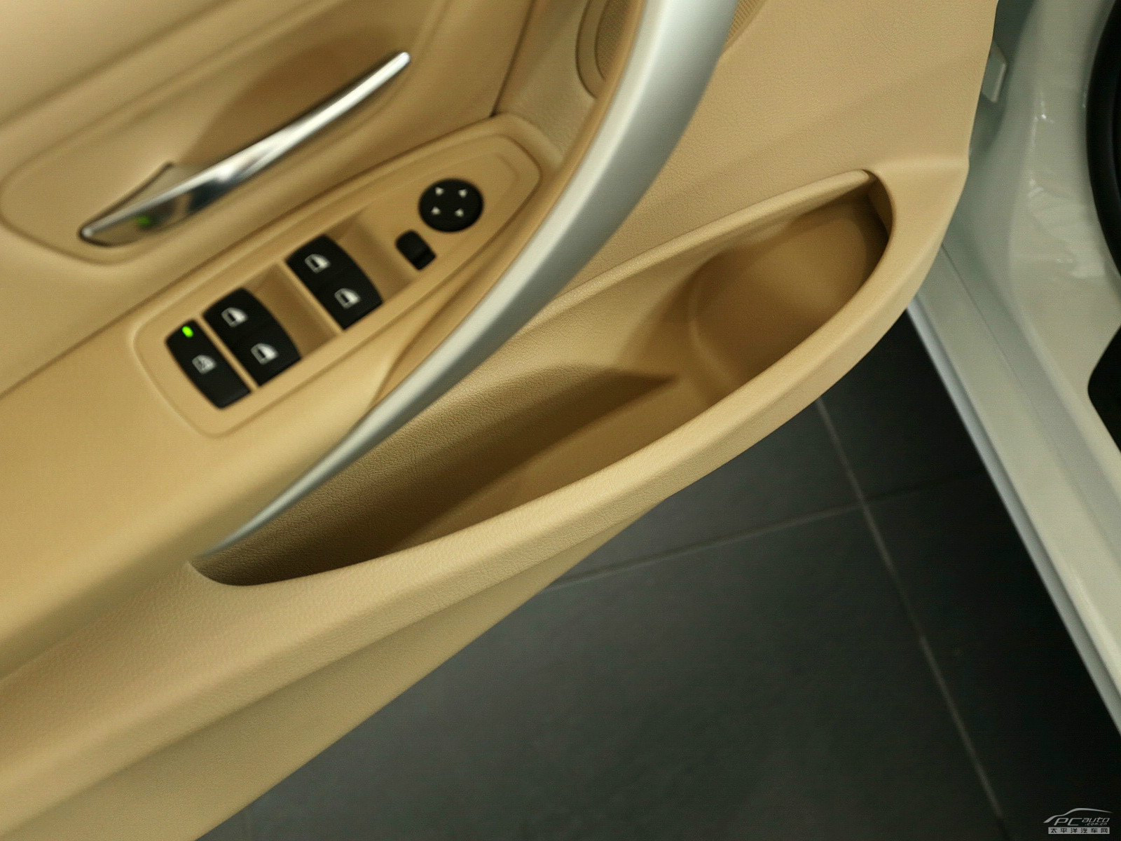 寶馬3系空間高清大圖