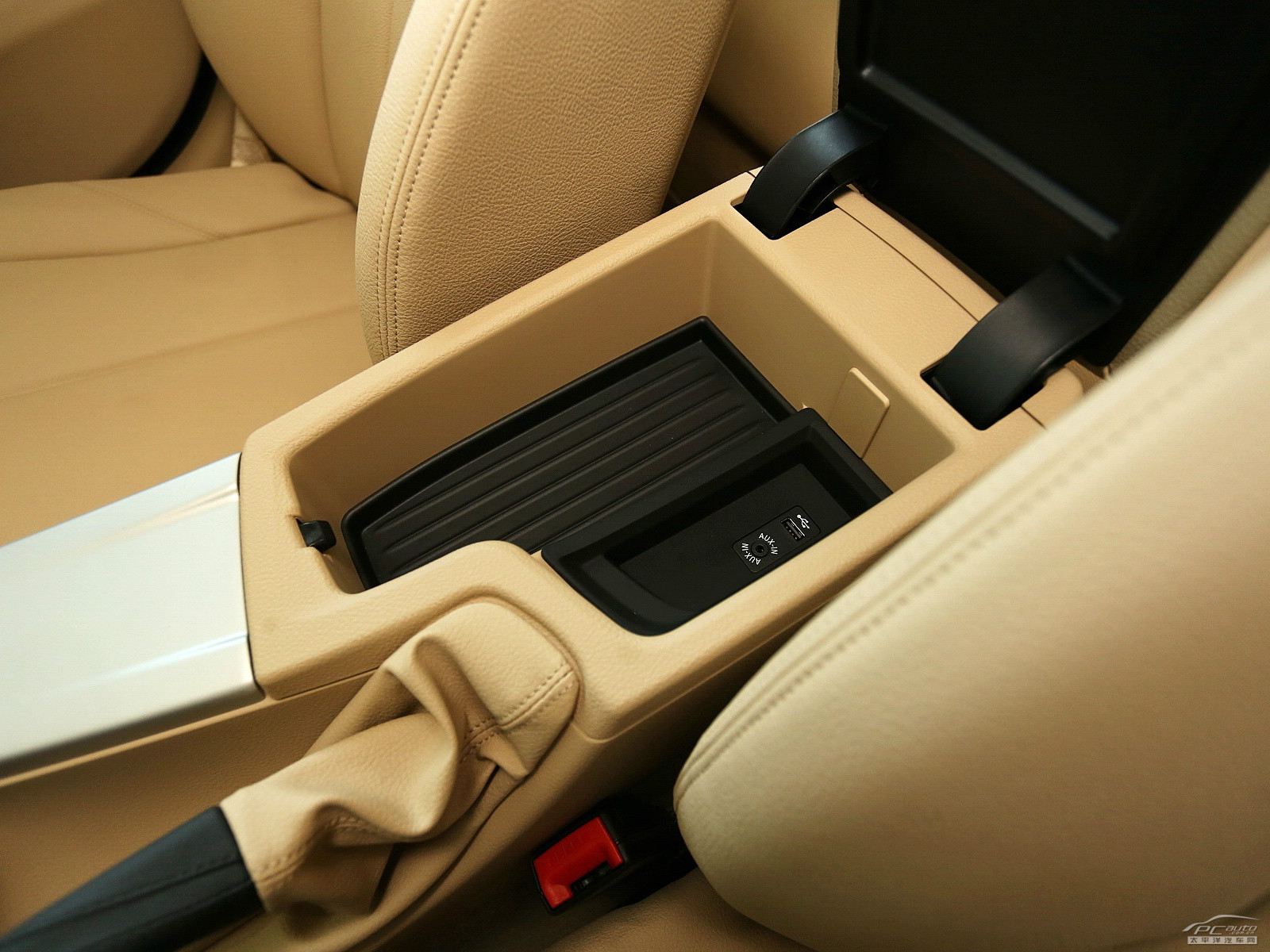 寶馬3系空間高清大圖