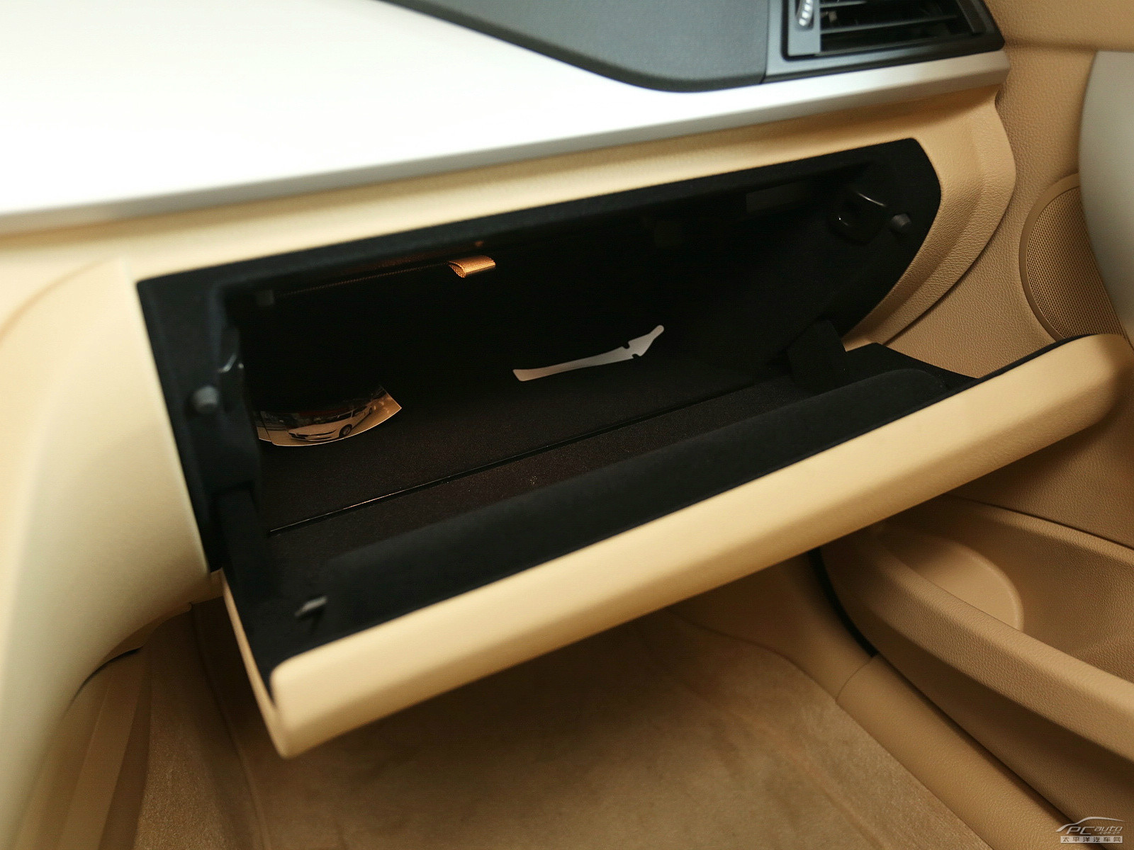 寶馬3系空間高清大圖