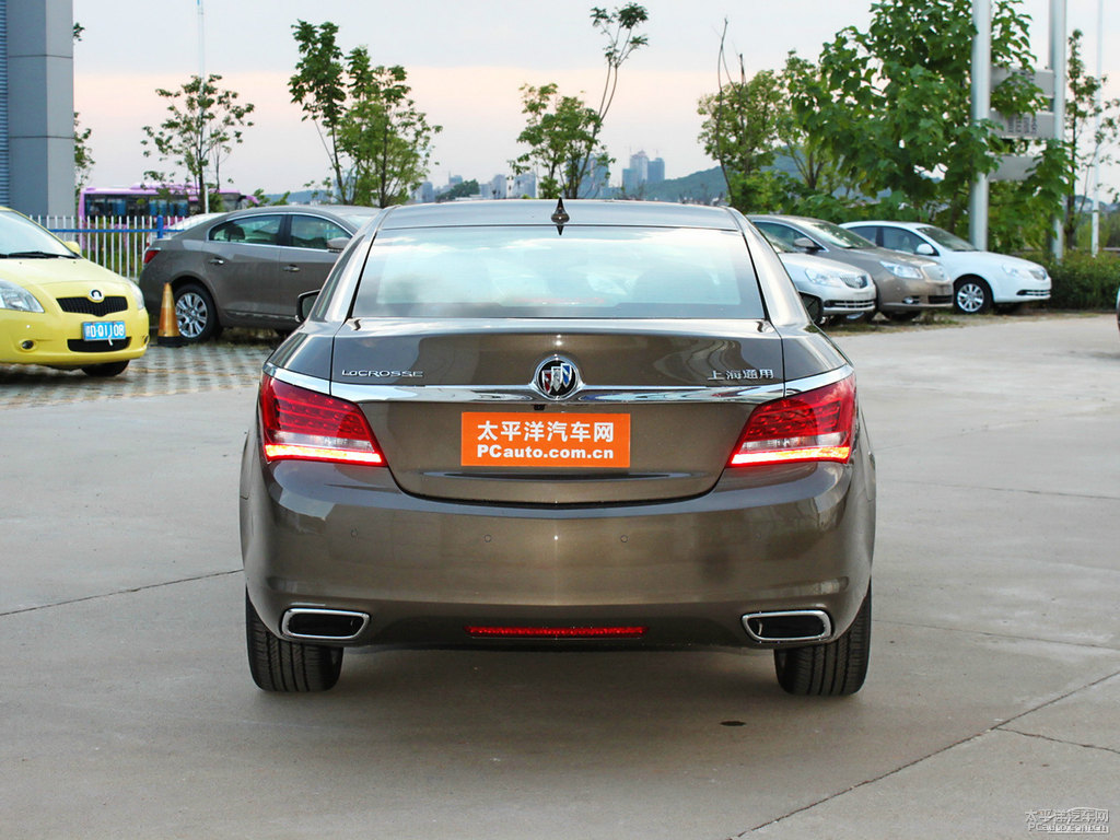 托帕石棕君越整車外觀外觀圖片