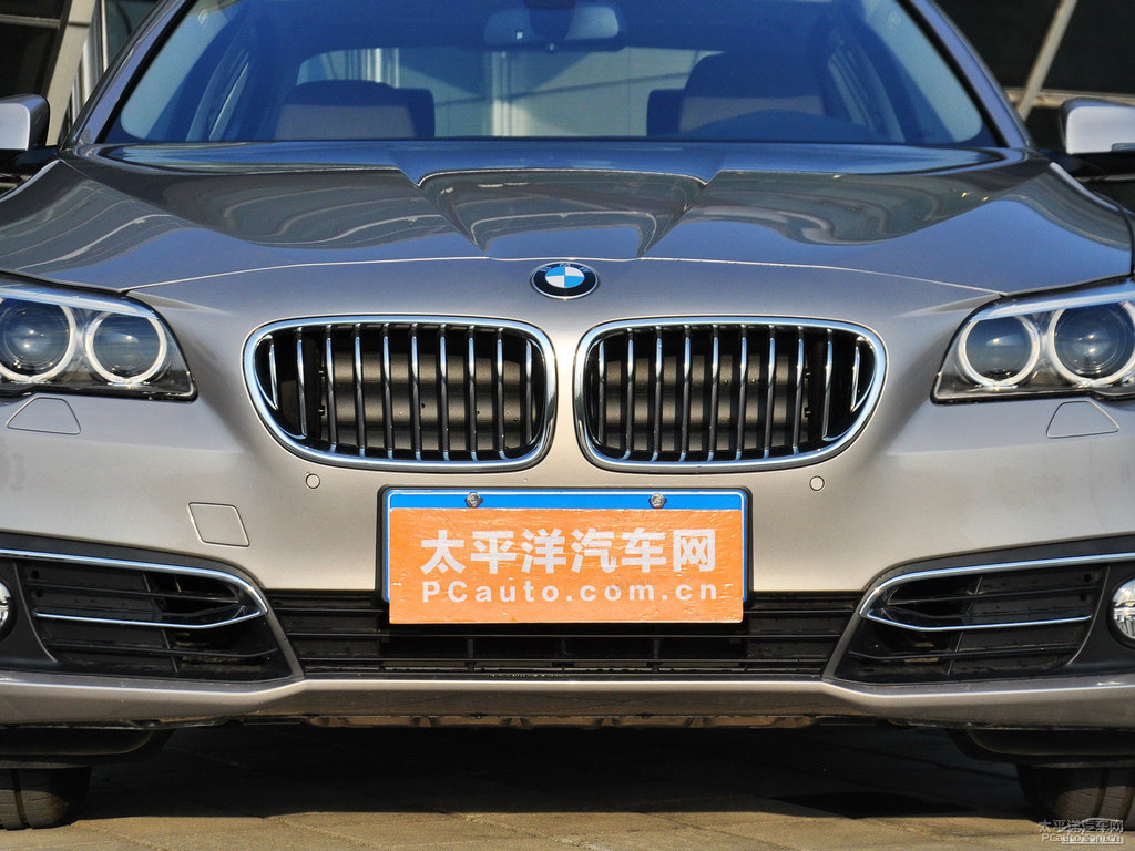 礦石灰寶馬5系車頭外觀圖片