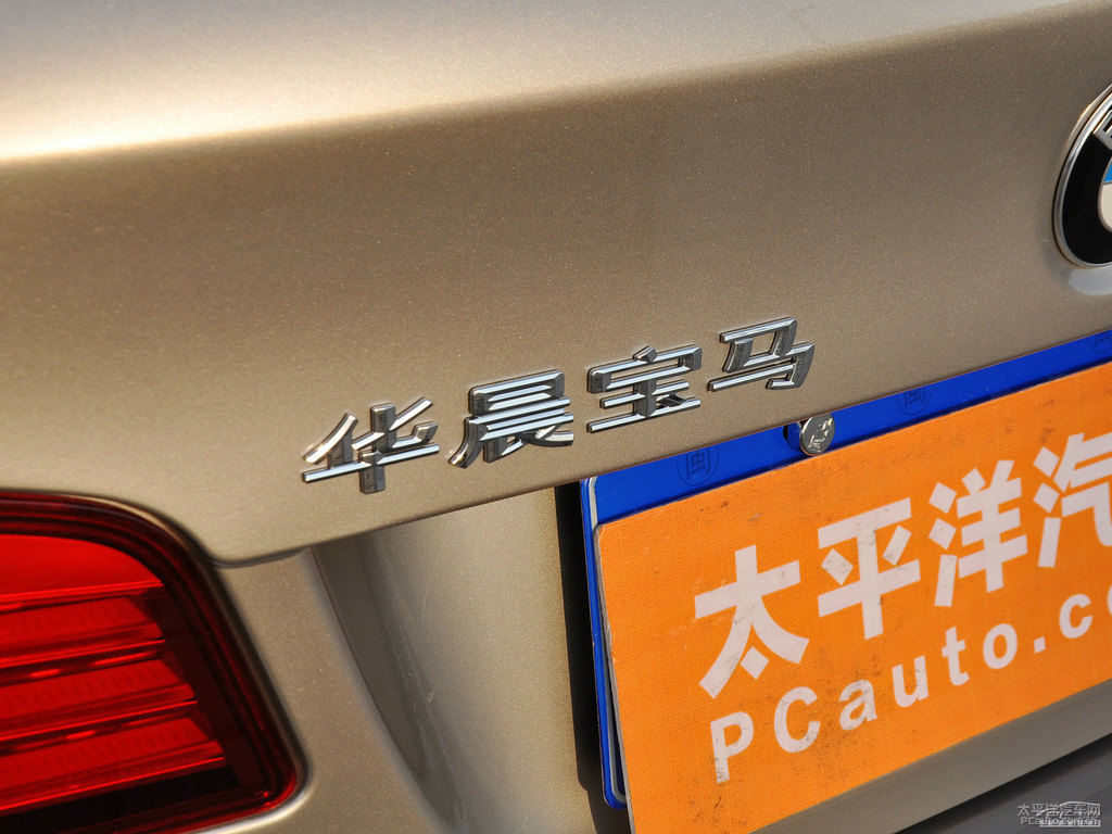礦石灰寶馬5系車尾外觀圖片