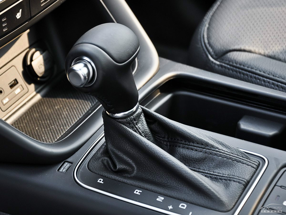 索蘭托內(nèi)飾高清大圖