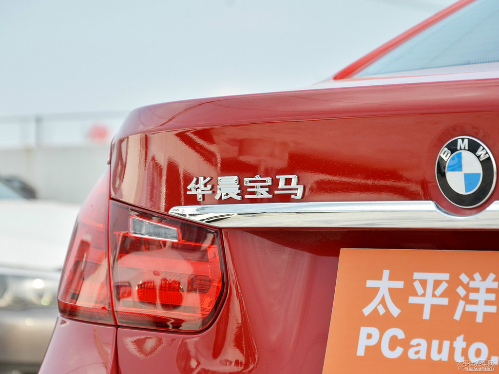 墨爾本紅寶馬3系車尾外觀圖片