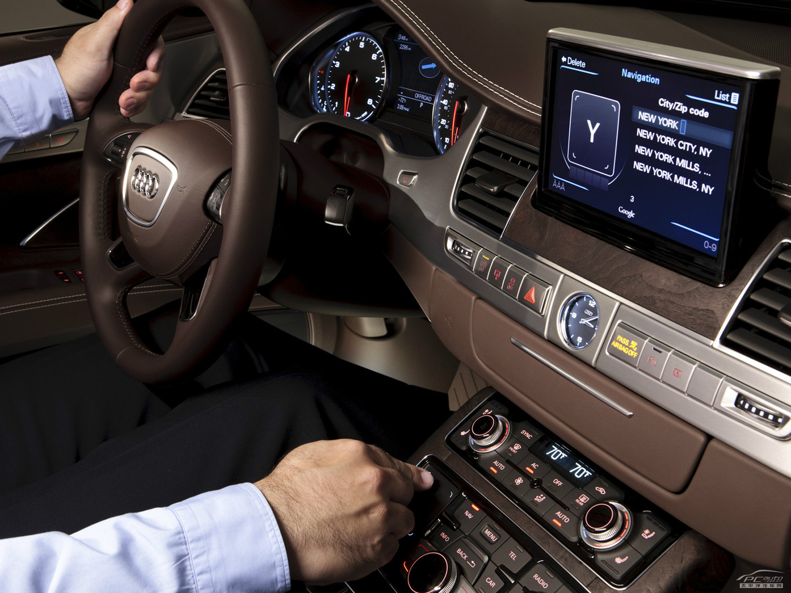 奧迪A8內(nèi)飾高清大圖