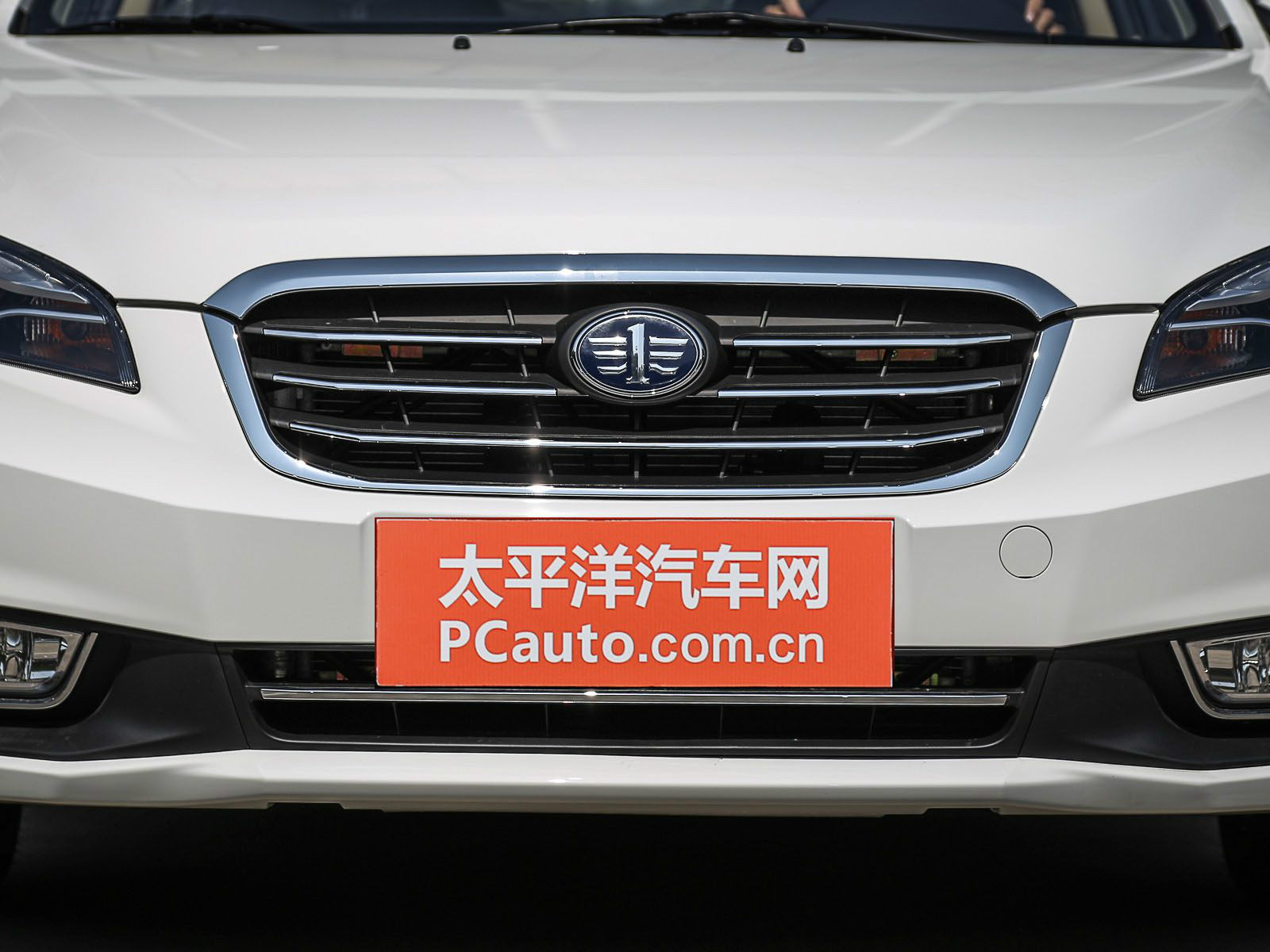 奔騰B50外觀高清大圖