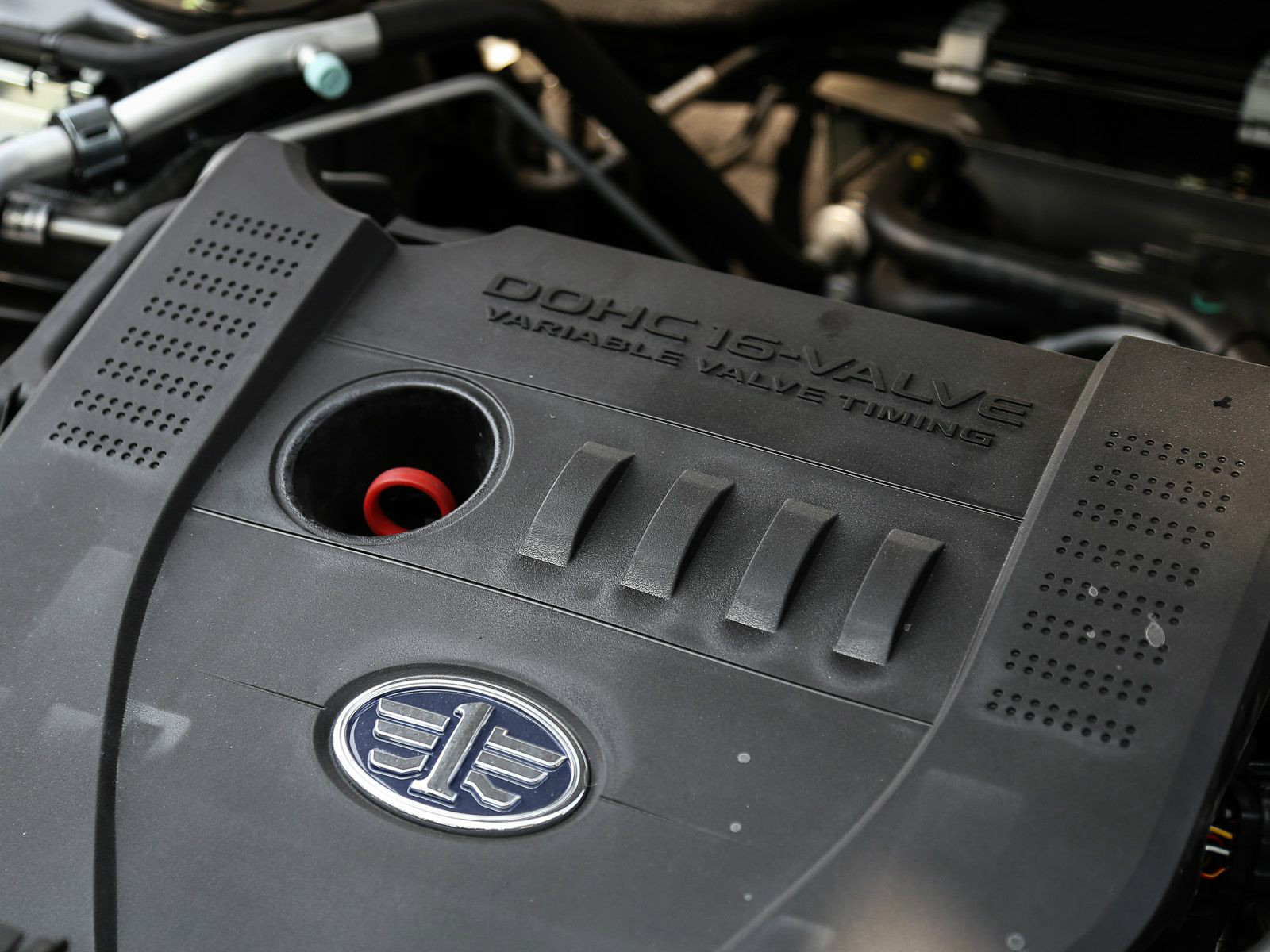 奔騰X80細(xì)節(jié)高清大圖