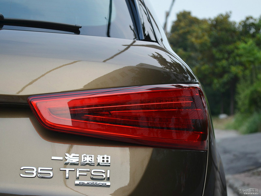 馴鹿棕奧迪Q3車尾外觀圖片
