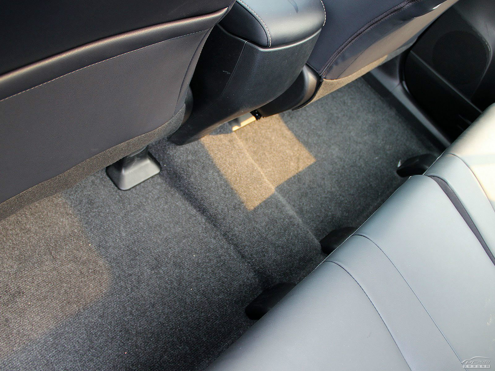 RAV4榮放空間高清大圖