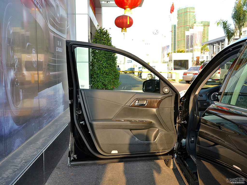 奧夫特黑雅閣車廂內(nèi)飾圖片