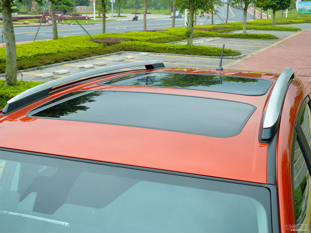 橙色RAV4榮放車身外觀圖片