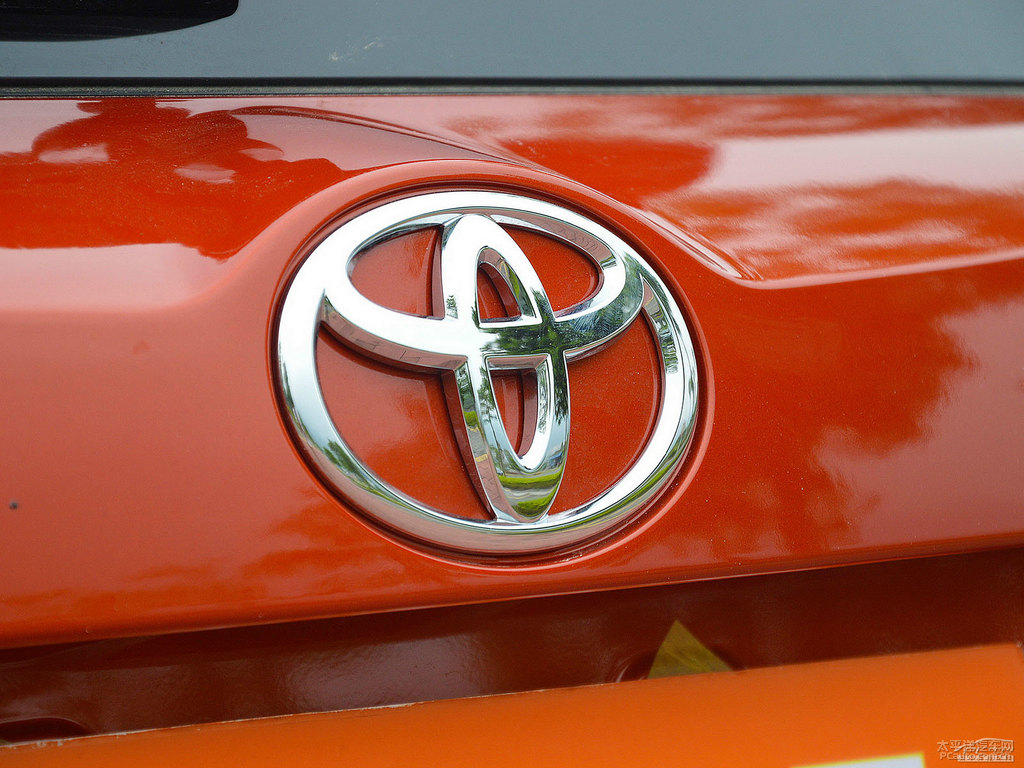 橙色RAV4榮放車尾外觀圖片