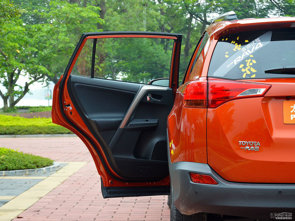 橙色RAV4榮放車廂內(nèi)飾圖片