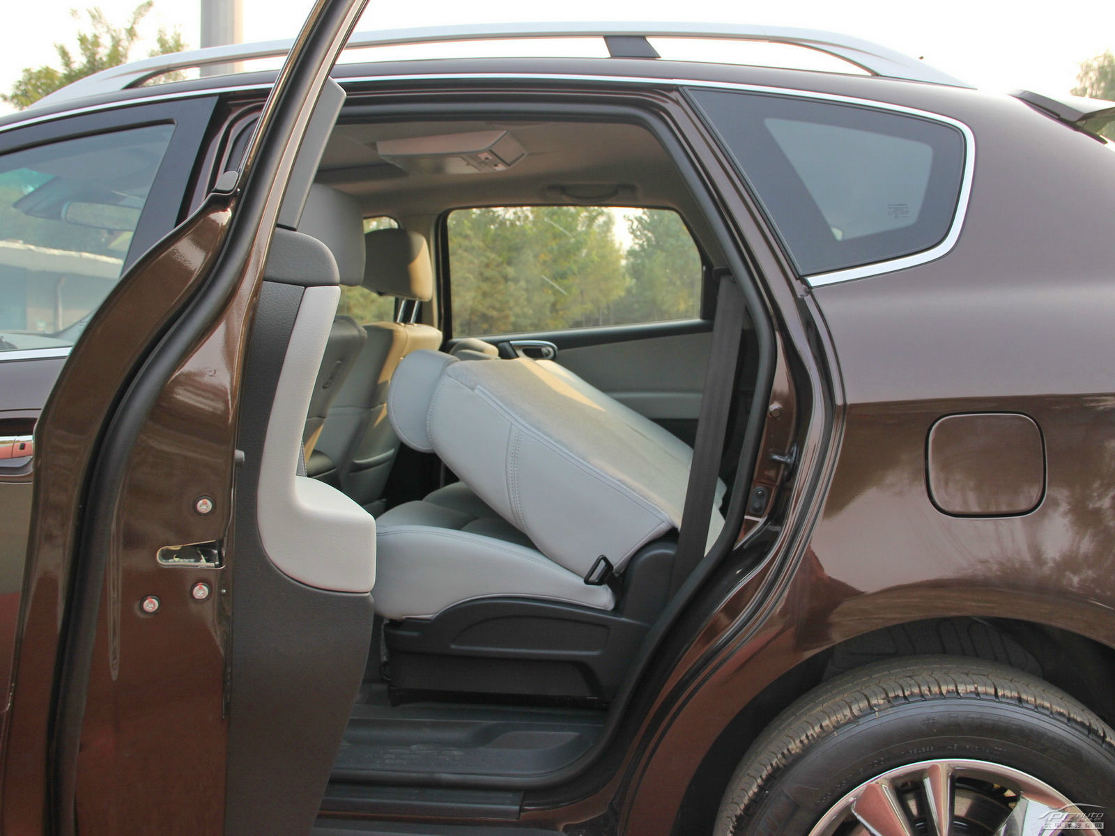 納智捷大7 SUV空間高清大圖