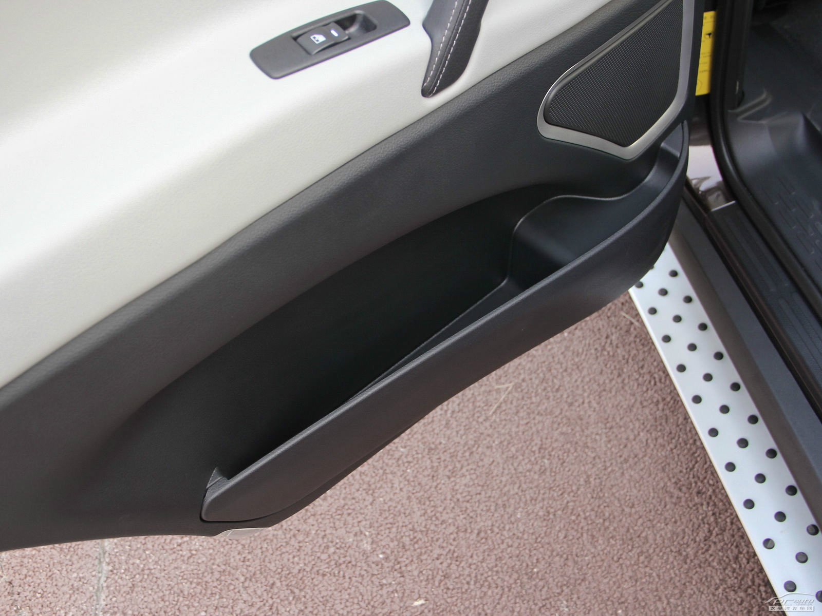 納智捷大7 SUV空間高清大圖