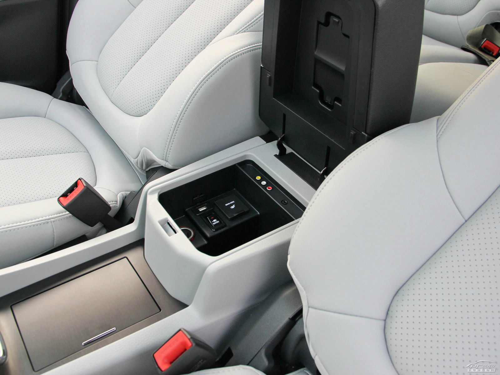 納智捷大7 SUV空間高清大圖