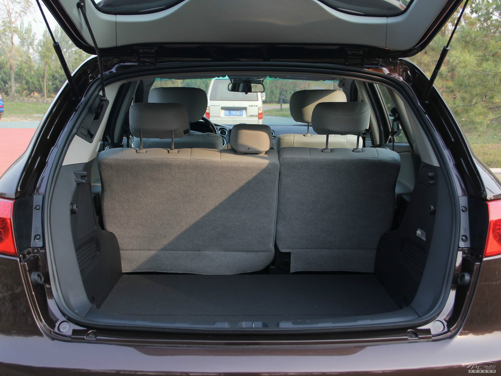 納智捷大7 SUV空間高清大圖