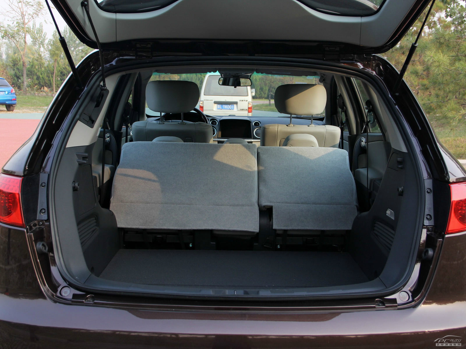 納智捷大7 SUV空間高清大圖