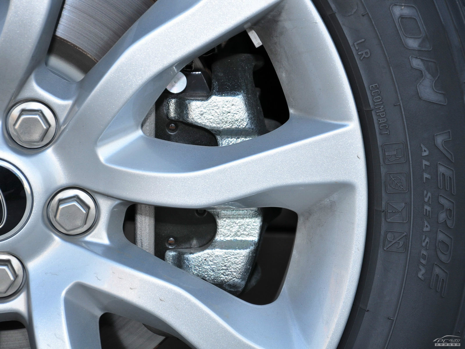 攬勝運動細節(jié)高清大圖