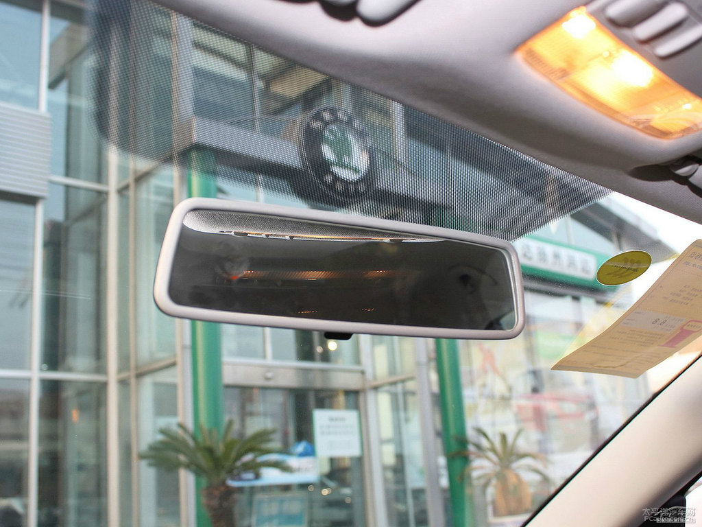 極地白明銳車廂內飾圖片