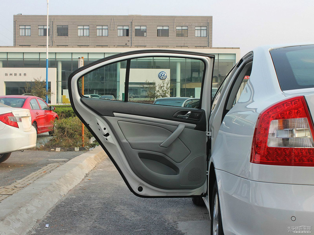 極地白明銳車廂內(nèi)飾圖片
