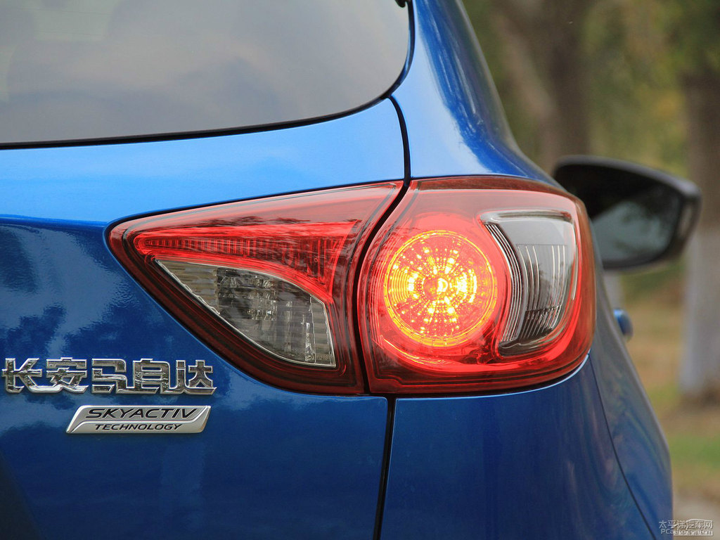 創(chuàng)馳藍(lán)馬自達(dá)CX-5車尾外觀圖片