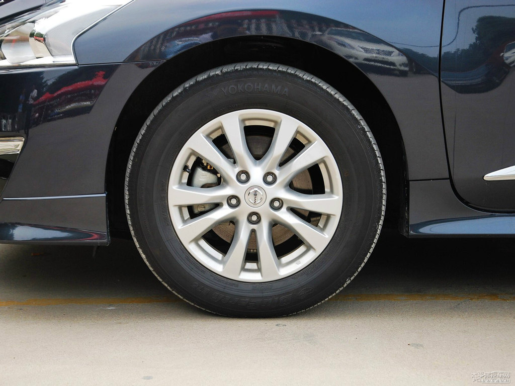 爵士藍(lán)天籟車身外觀圖片