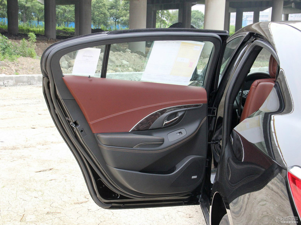 墨玉黑君越車廂內(nèi)飾圖片