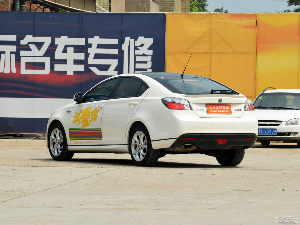 圣峰白MG6整車外觀外觀圖片