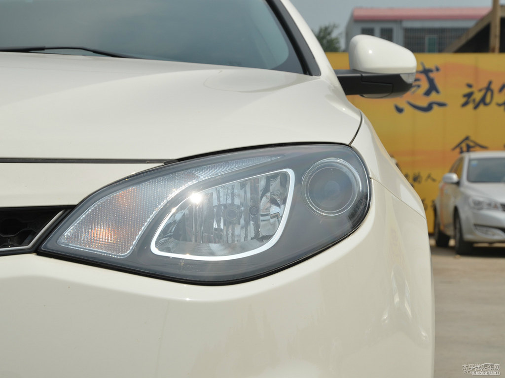 圣峰白MG6車頭外觀圖片