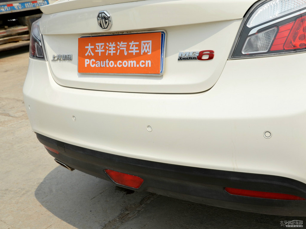 圣峰白MG6車尾外觀圖片