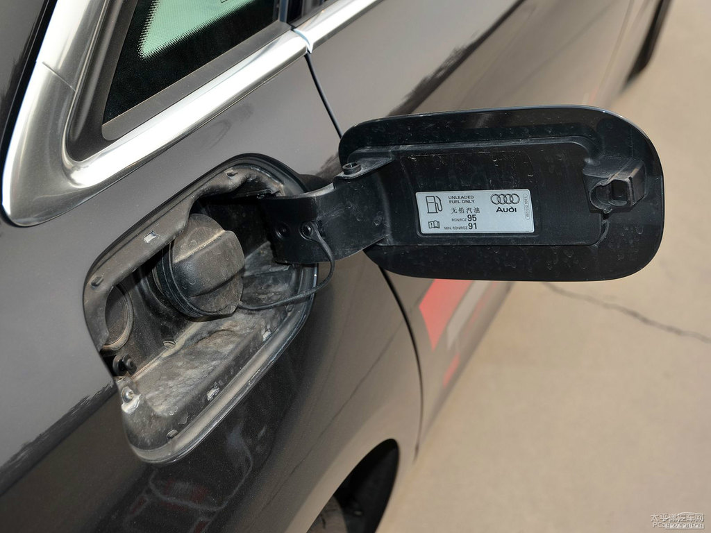 旋風黑奧迪A8L車身外觀圖片