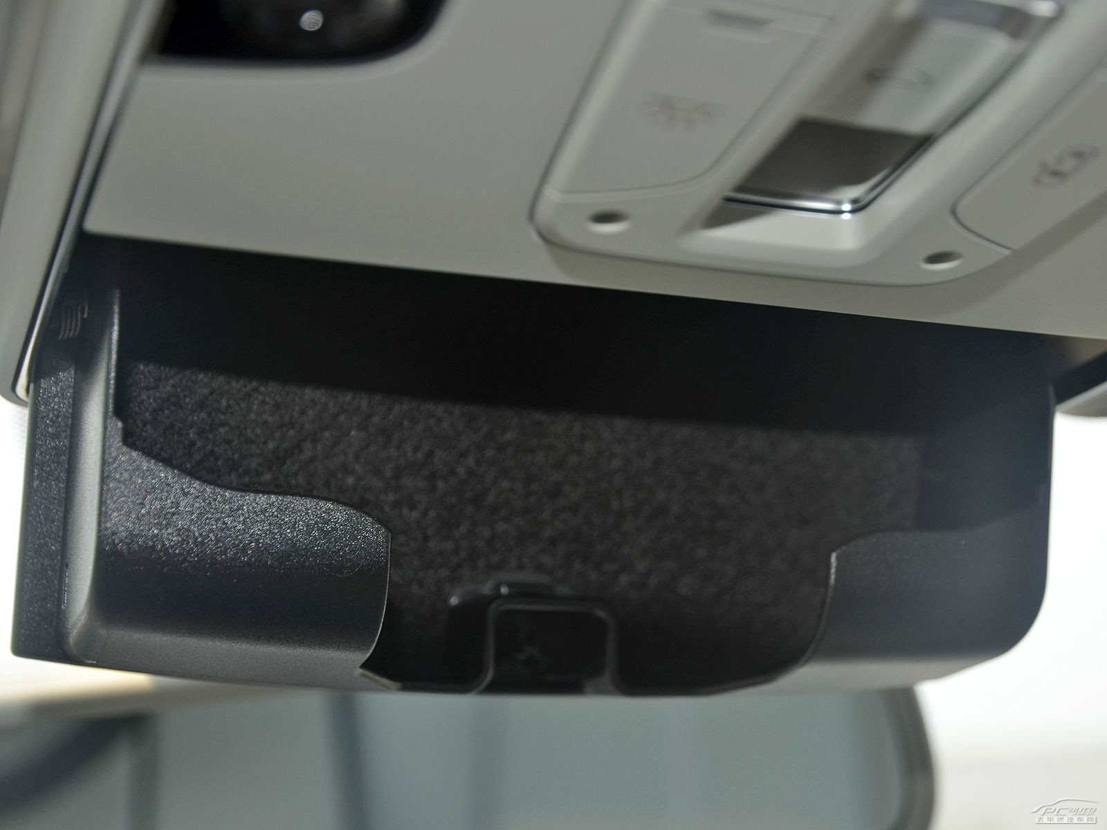 奧迪A8L空間高清大圖