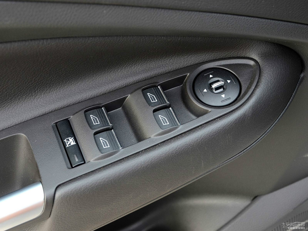 珍珠白翼虎車廂內(nèi)飾圖片