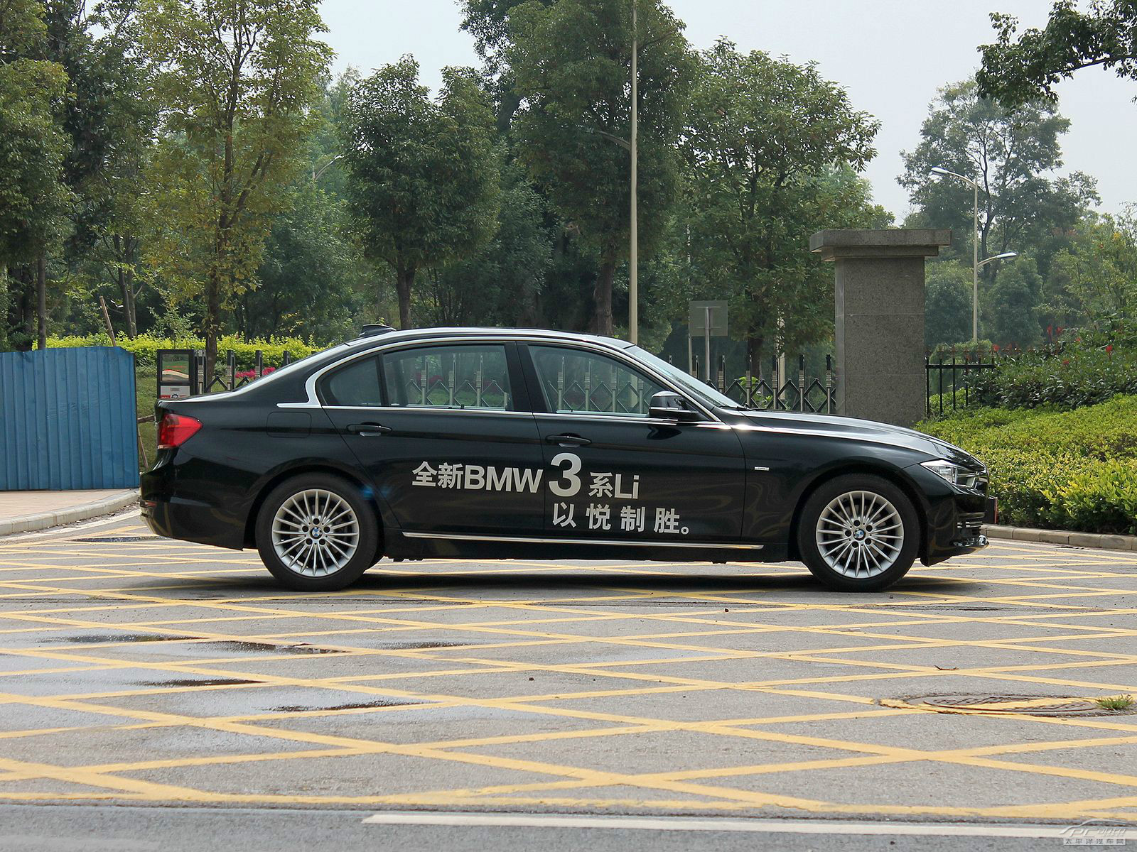 寶馬3系外觀高清大圖