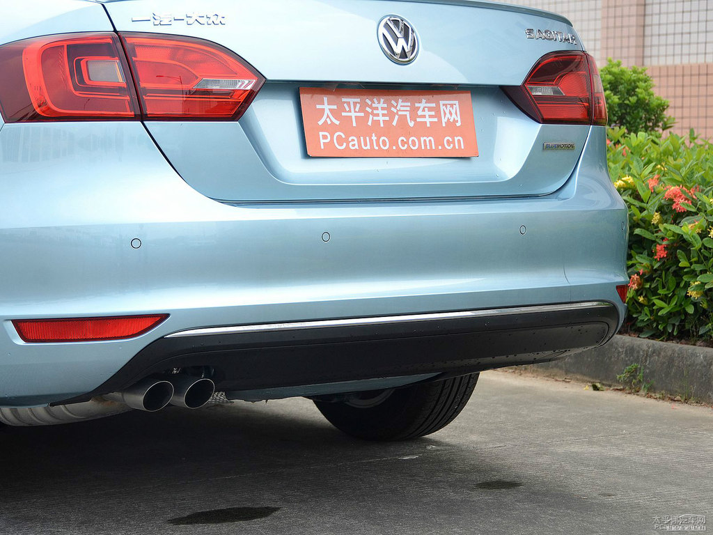 孔雀藍(lán)速騰車尾外觀圖片