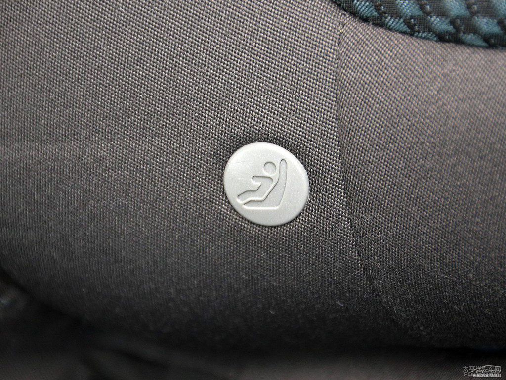 孔雀藍(lán)速騰座椅內(nèi)飾圖片