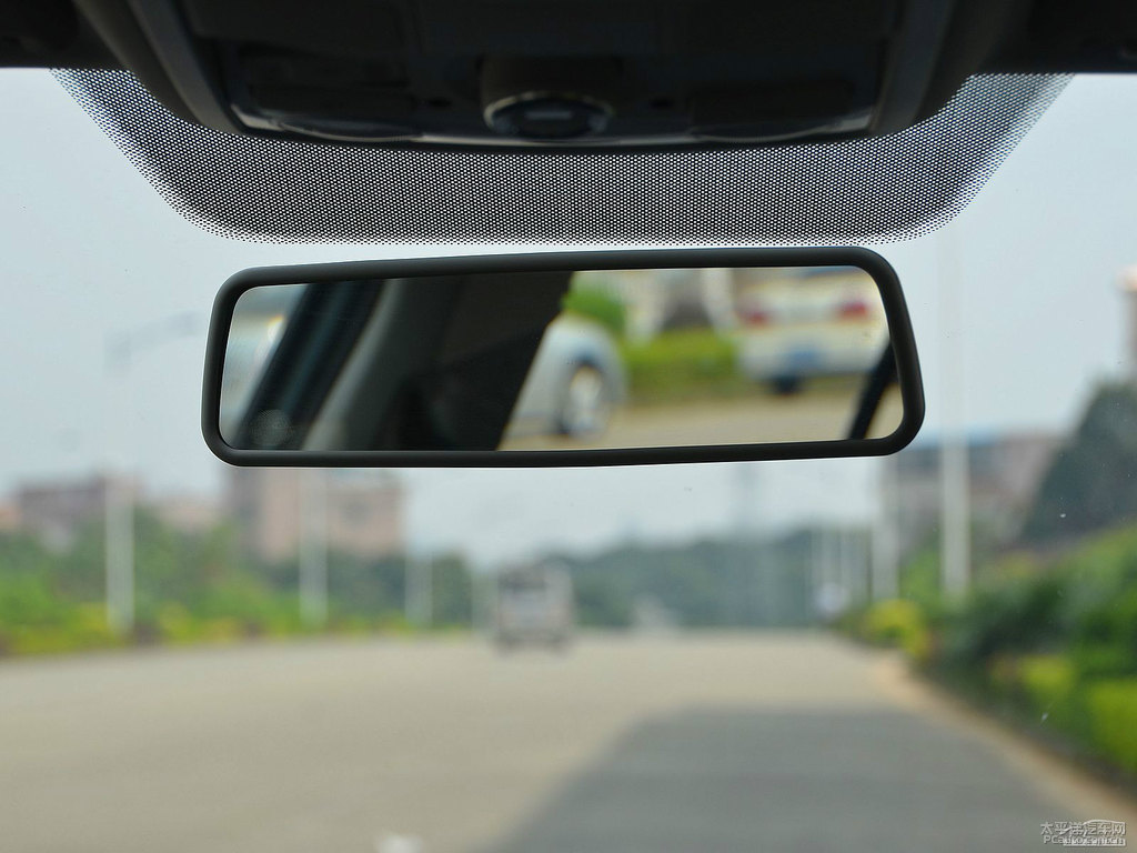 孔雀藍(lán)速騰車廂內(nèi)飾圖片