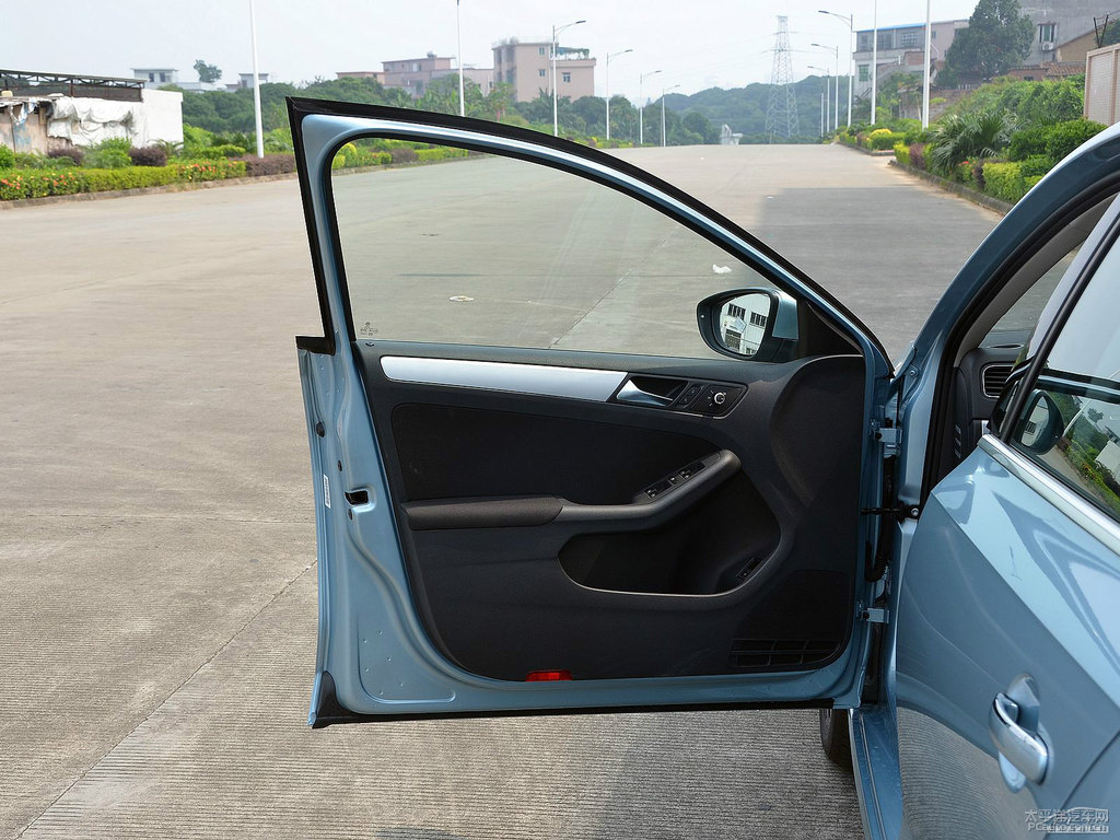 孔雀藍速騰車廂內(nèi)飾圖片